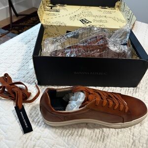 Banana Republic Men's Tan Leather Sneakers Size 10 - Brand New
